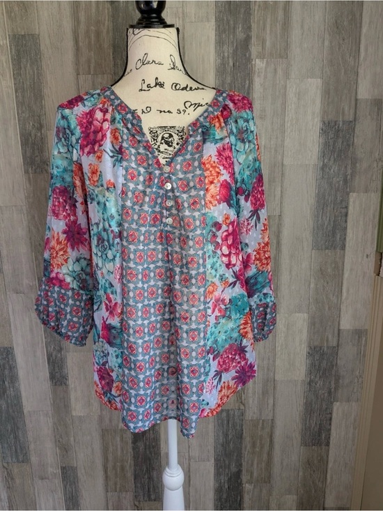 Anthropologie Tops - Anthropologie Figueroa & Flower Floral V-Neck Blouse Size M